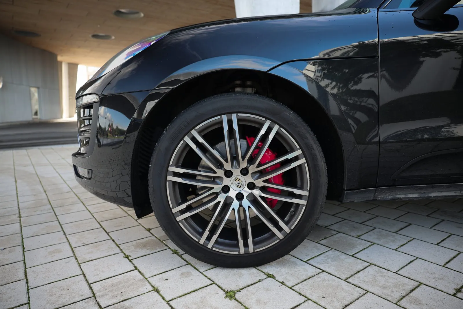 PORSCHE MACAN