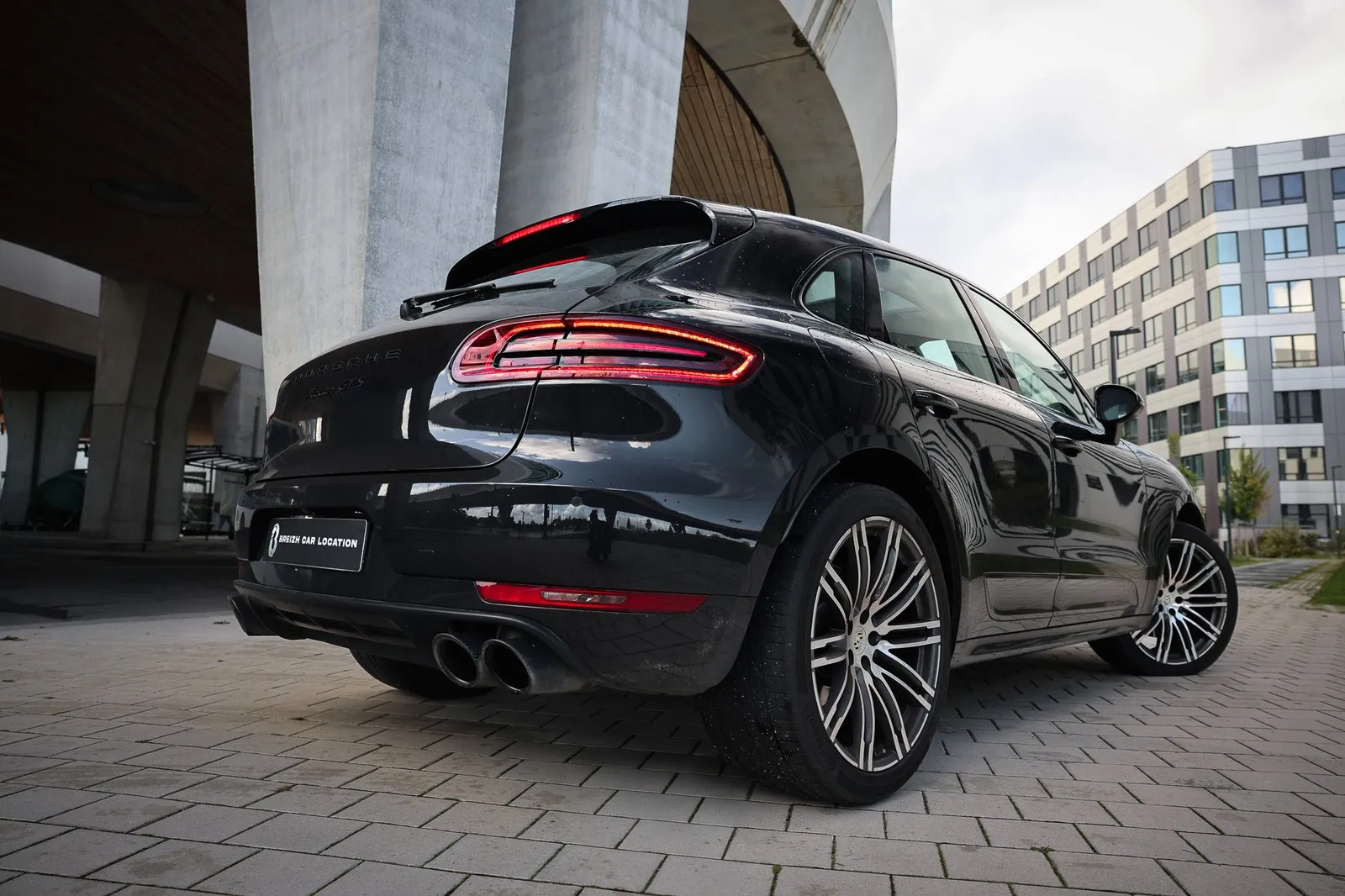 PORSCHE MACAN
