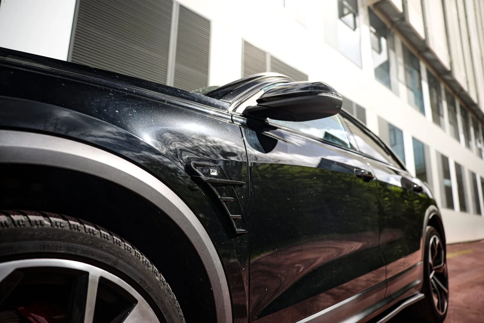 AUDI RSQ8