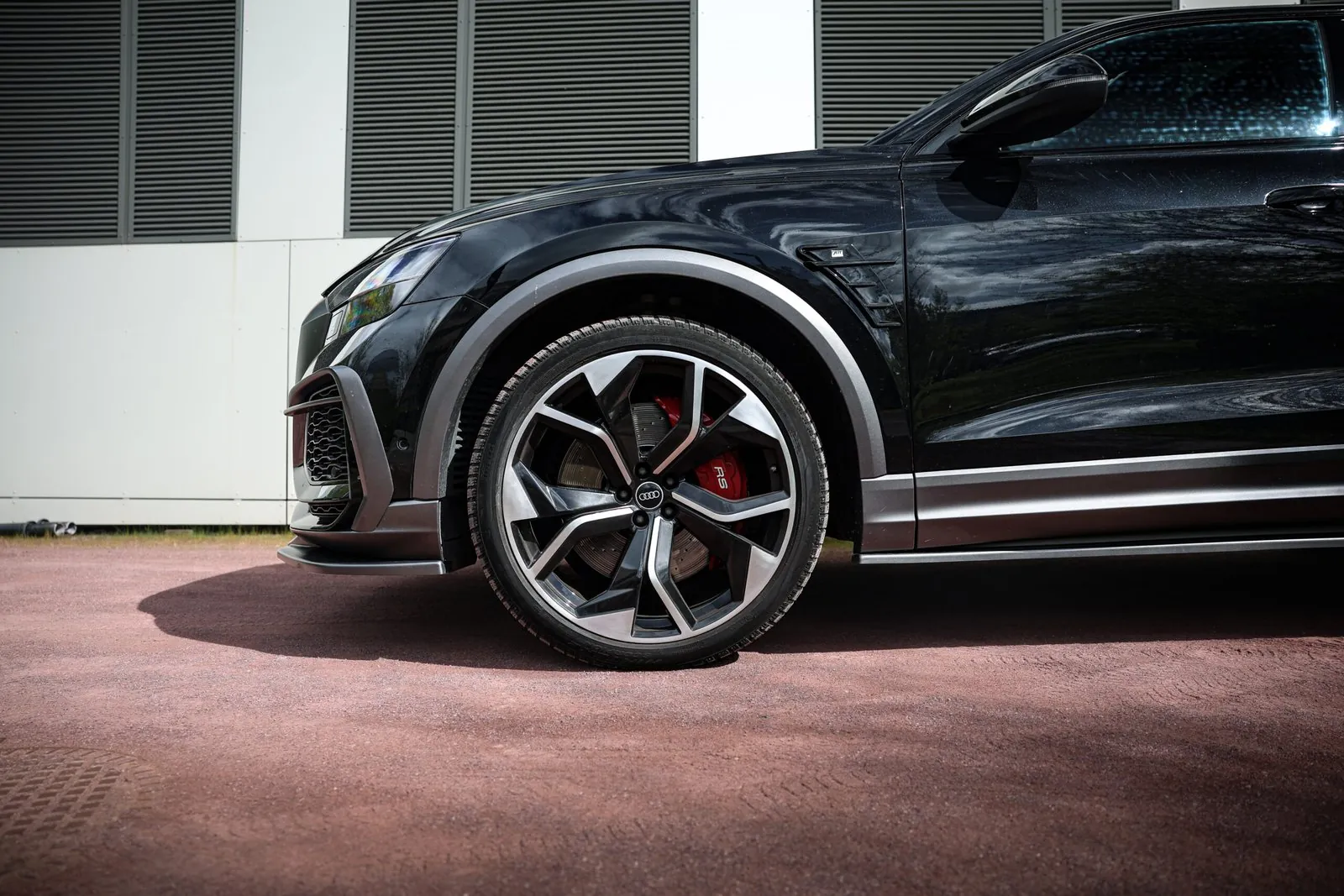 AUDI RSQ8