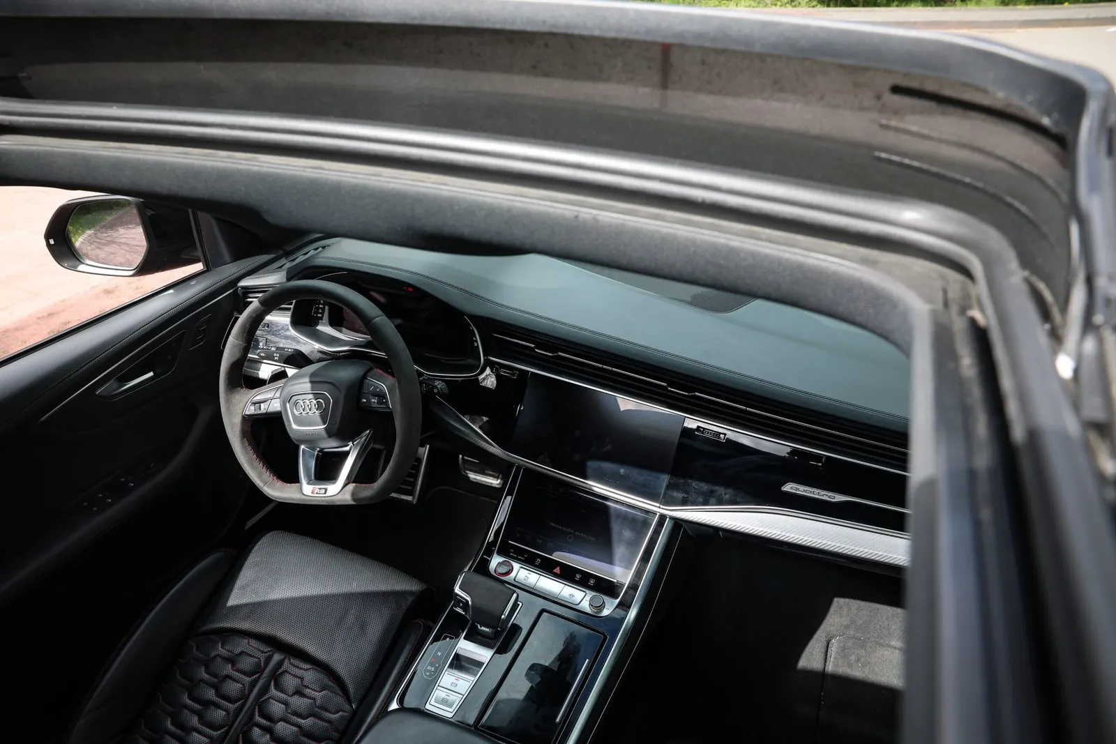 AUDI RSQ8