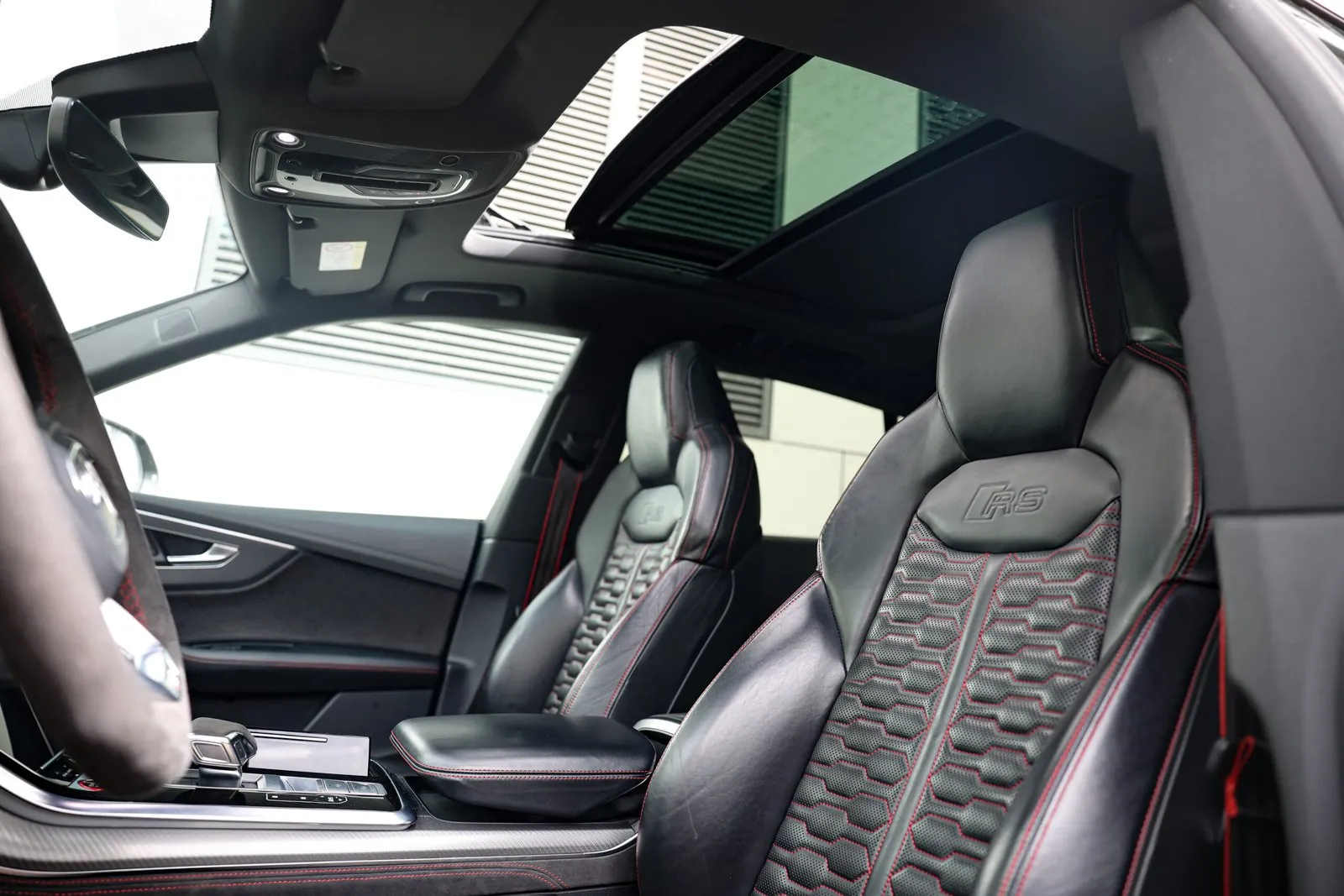 AUDI RSQ8