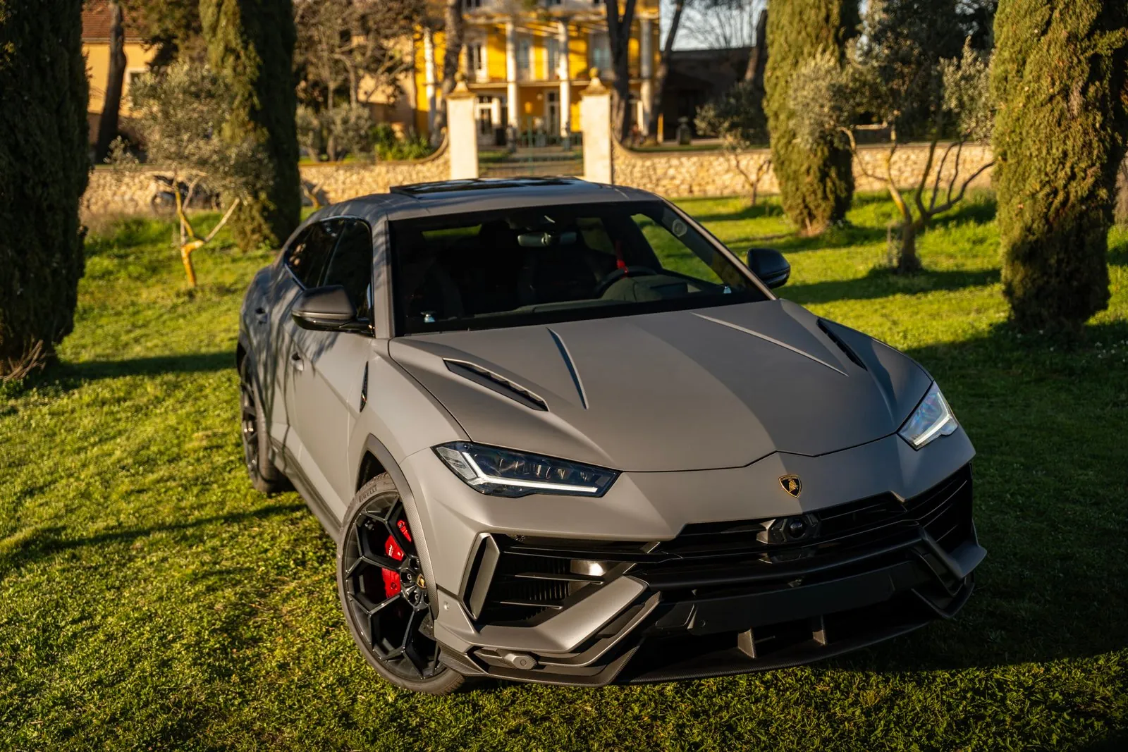 LAMBORGHINI URUS